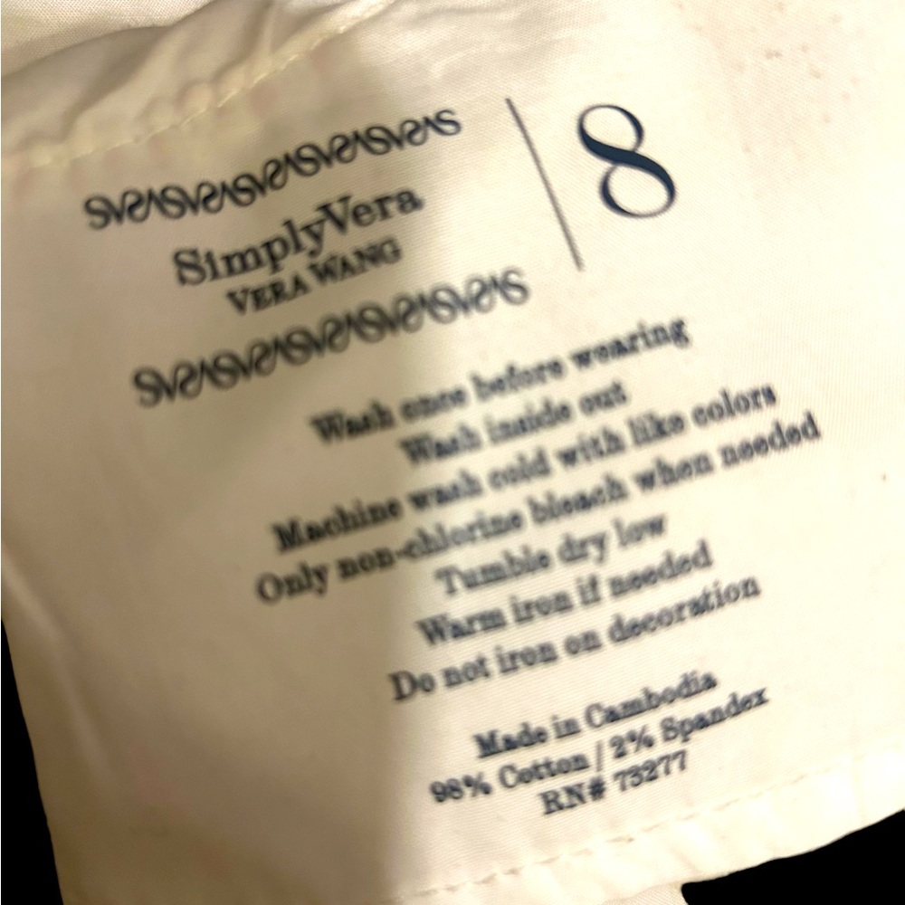 Final markdown ** Simply Vera roll cuff white denim capris by Vera Wang. - Picture 5 of 5